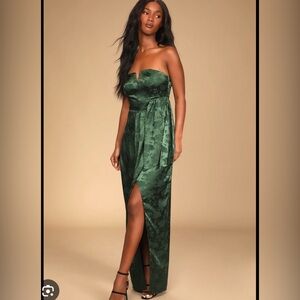 Lulu’s Easy Elegance Emerald Floral Jacquard Satin Strapless Maxi Dress NWT